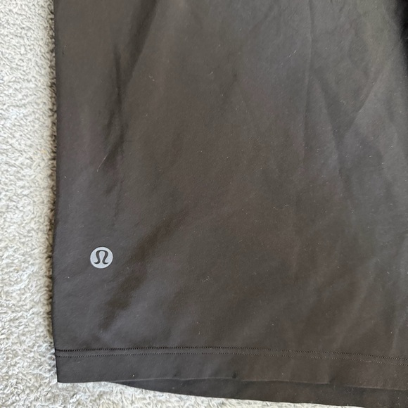 Lululemon T.H.E. Short *Linerless 9" Updated Size Large - Picture 8 of 10